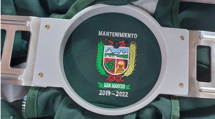 BORDADO DE INSIGNIA EN PECHO