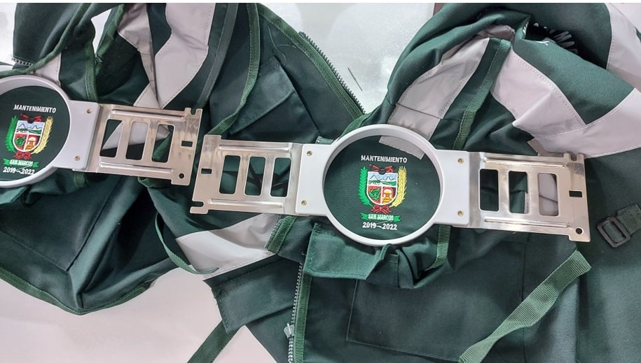 BORDADO DE INSIGNIA EN PECHO